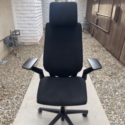 Steelcase Gesture Office Chair with Headrest – Black on Black – Excellent Condition