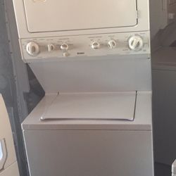 Wash & Dryer Stackable 24”