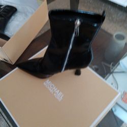 Micheal Kors Clara Mid Bootie 