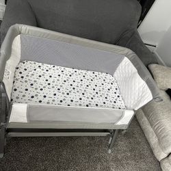Baby Bassinet (bedside)