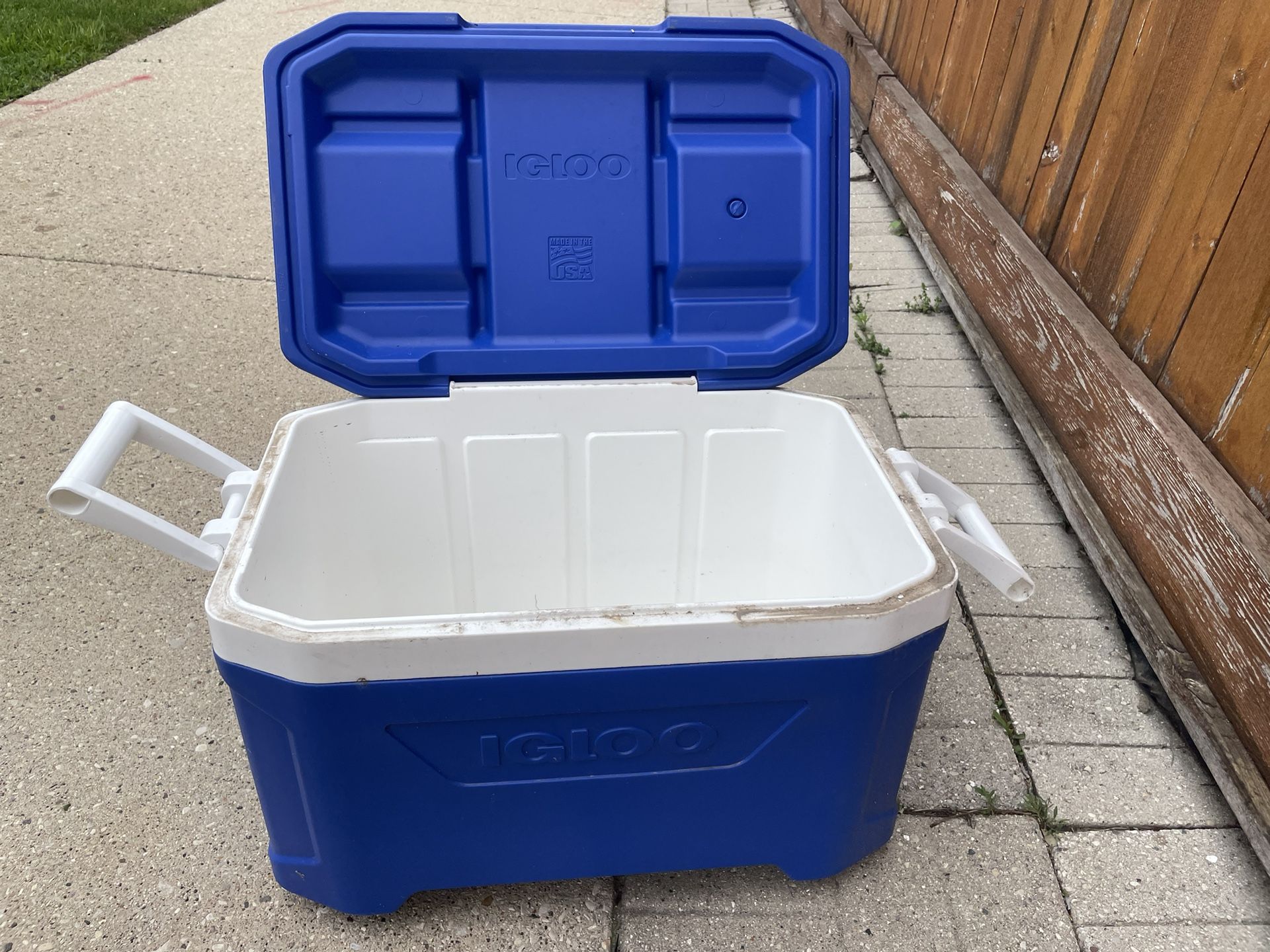 Igloo 50Qt Cooler holds 76 cans 23”W Cool Riser Technology