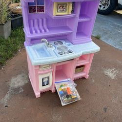 Step2 Little Kitchen Playset with Food 