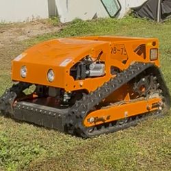 2024 Remote Control Crawler Lawn Mower – Tackle Slopes & Save Time!