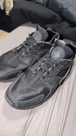 Nike Air Huarache Triple Black (Size 11.5)