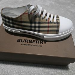 Burberry Shoes Size 9
