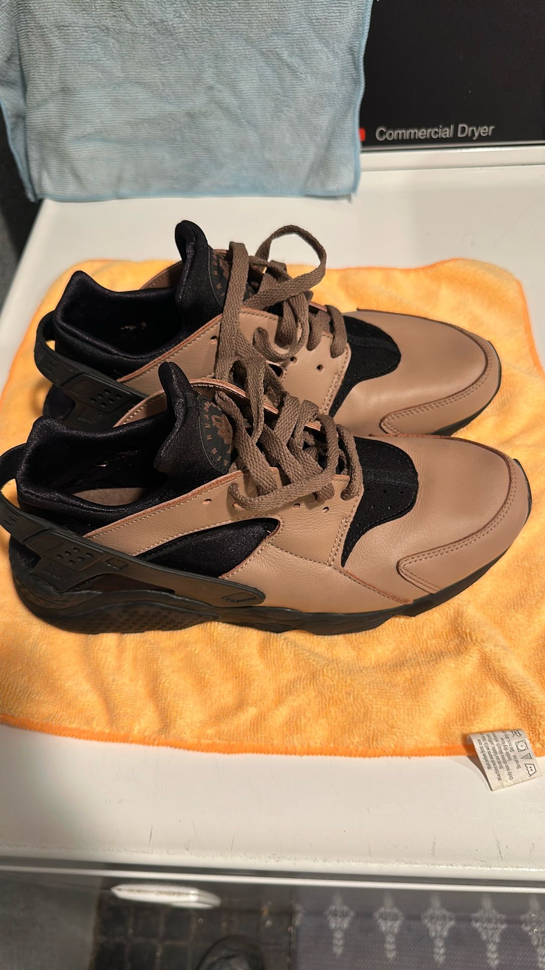Nike Air Huarache LE "Toadstool