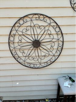 Metal hanging wall decor