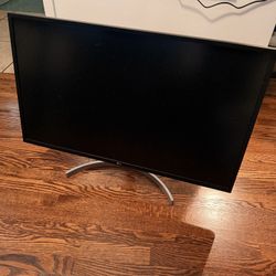 LG 32” Monitor / Dell UD22 Docking Station