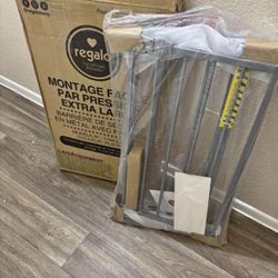 Extra Wide Pet Gate / Baby Gate - Fits Openings 29” - 49”