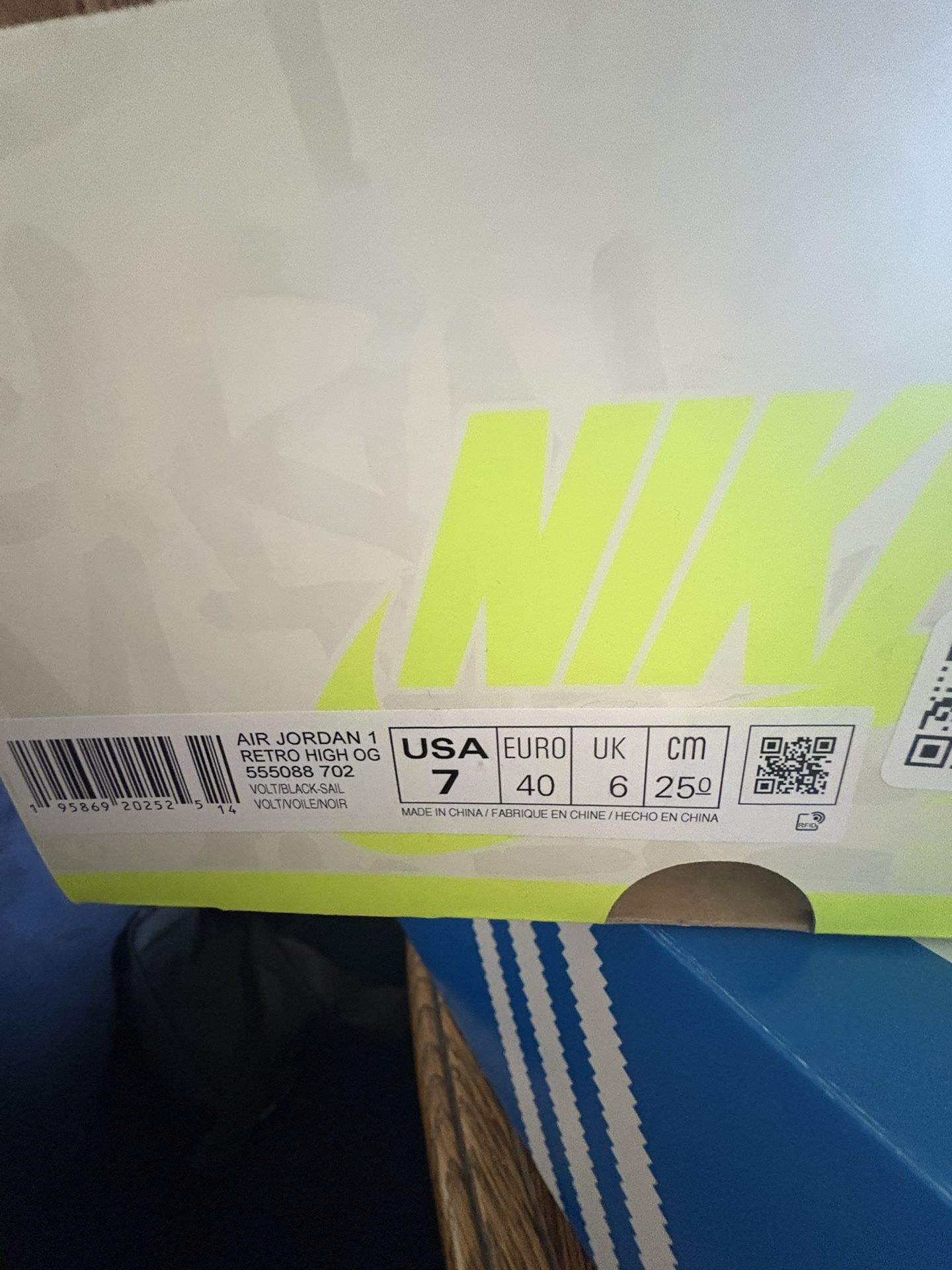 Air Jordan 1 High Big Kid Size 7
