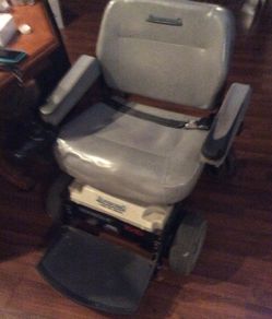 Used Hoveround XHD Power Chair with Charger.. works great and goes.. Read description for specs..
