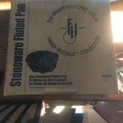 Pampered Chef Fluted Stoneware Pan