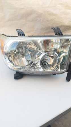 2008 2009 2010 2011 2012 2013 TOYOTA SEQUOIA PASSENGER SIDE HEADLIGHT OEM HALOGEN