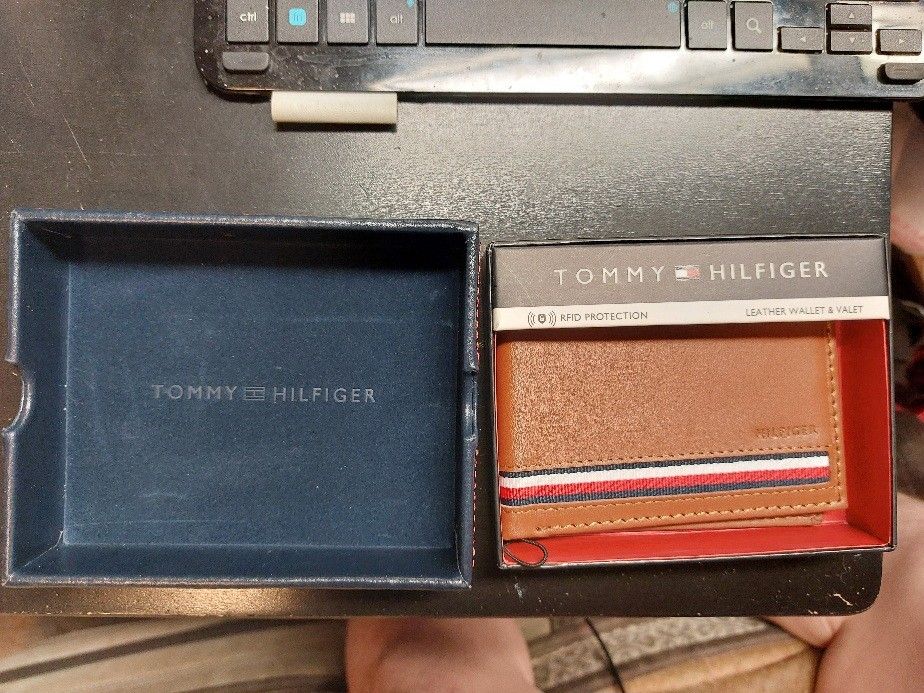 Tommy Hilfiger LeatherTan Men RFID protection