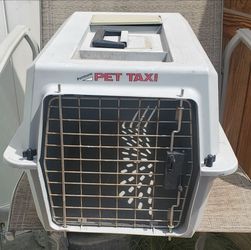 🐾 Pet Carriers / Small Dog & Cat Crates – $10 Each