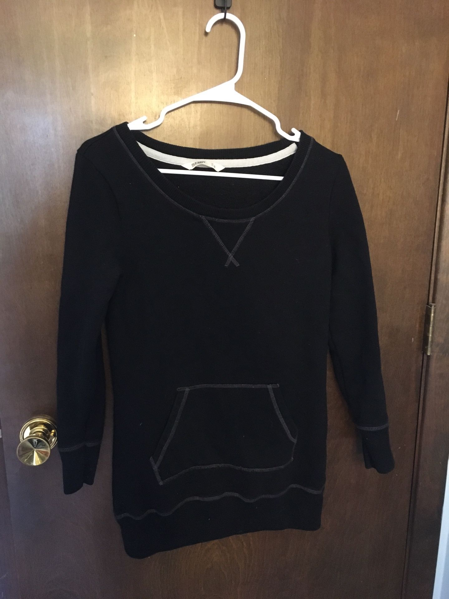 Women’s Black Crewneck Sweatshirt 
