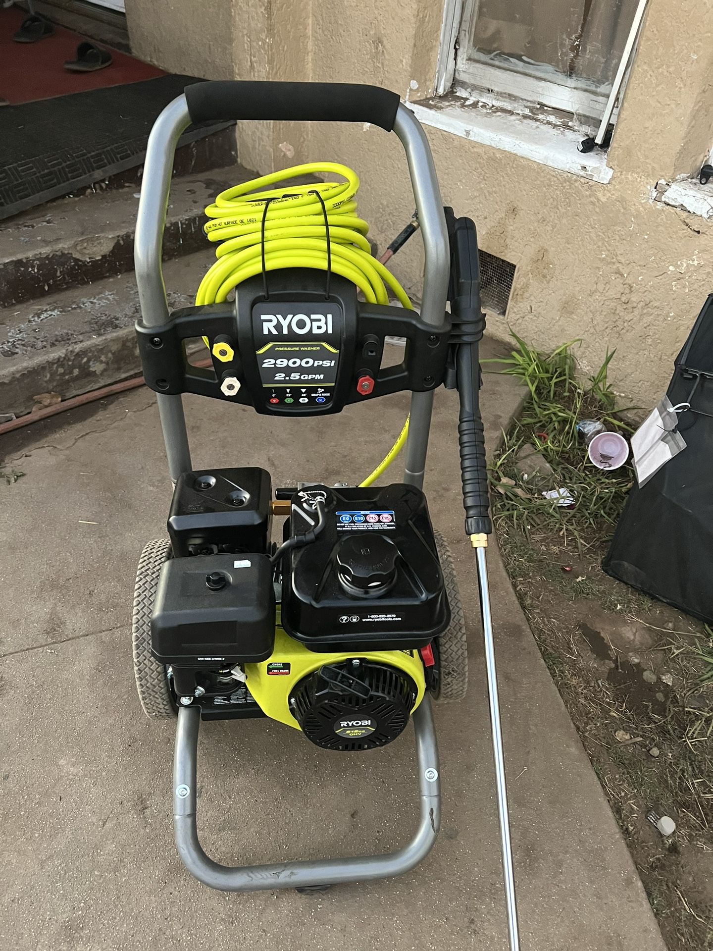 RYOBI 2900 PSI 2.5 GPM Cold Water Gas Pressure Washer with 212cc Engine (2686)