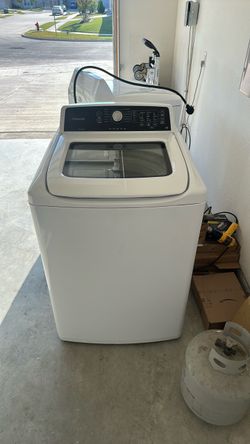 Frigidaire washer and dryer *washer needs repair*