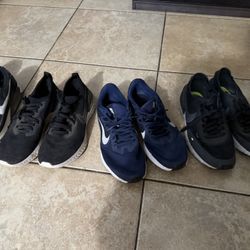 Nikes 4 Pairs