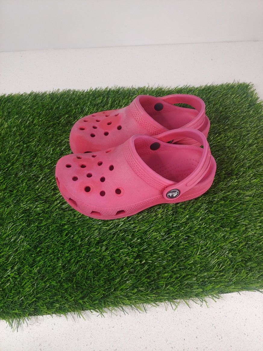 kids Crocs red - size C11. used