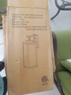 Outdoor Wall Ligt With Photocell