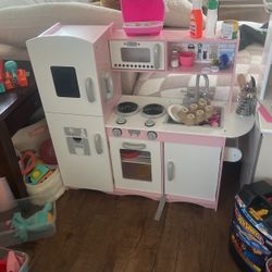 Little Girls Play Kitchen 