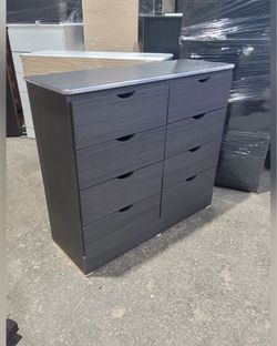 Eight drawers dresser with rails