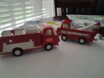 Vintage metal TONKA fire & Tow truck