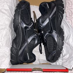 Brand New Nike V5 RNR (Size 7 Men)