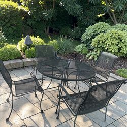 Beautiful Bistro Table with 4 Heavy-Duty Chairs