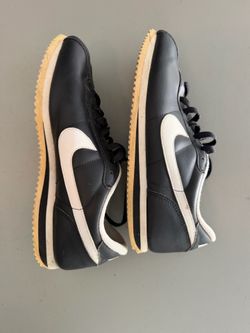 Selling Nike Cortez - read description $30