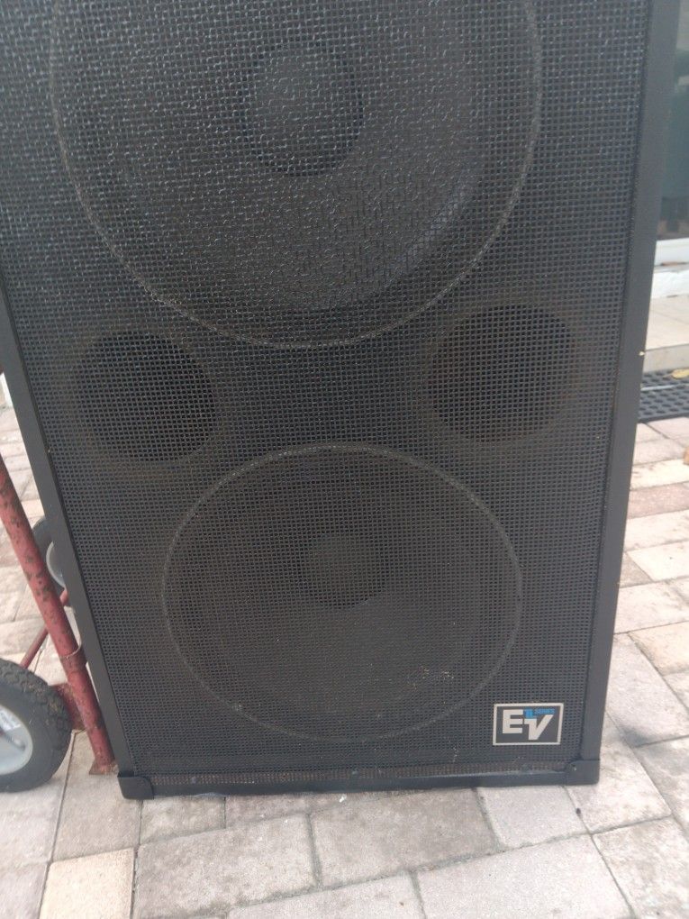 EV  15 inches speakers 