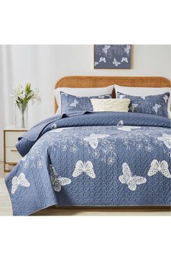 Kindred Home Butterfly Pattern Quilt Sets Queen-Size