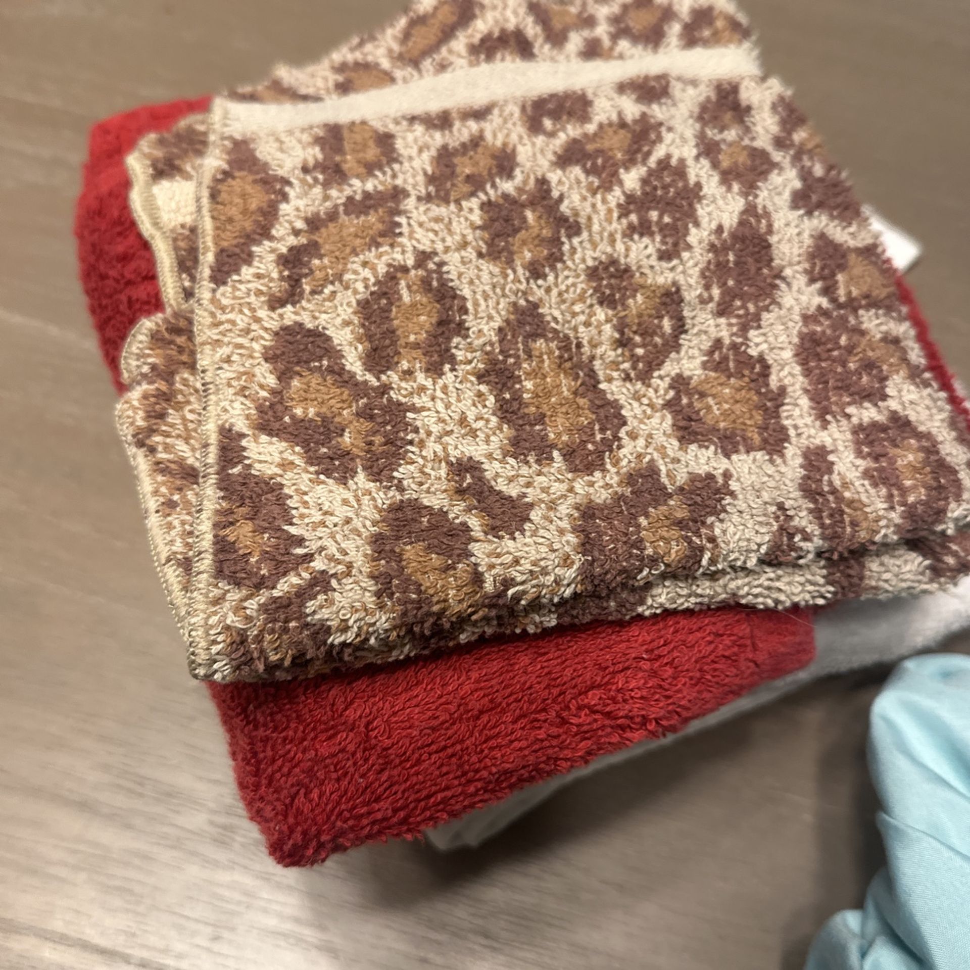 Multiple Pillowcases Sheets And Hand Towels