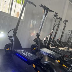 Dual-motor electric scooter