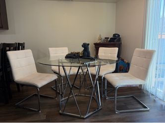 Dining set for sale!!! NEED GONE MOVING SOON