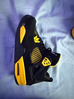 Jordan 4 yellow thunder size 6