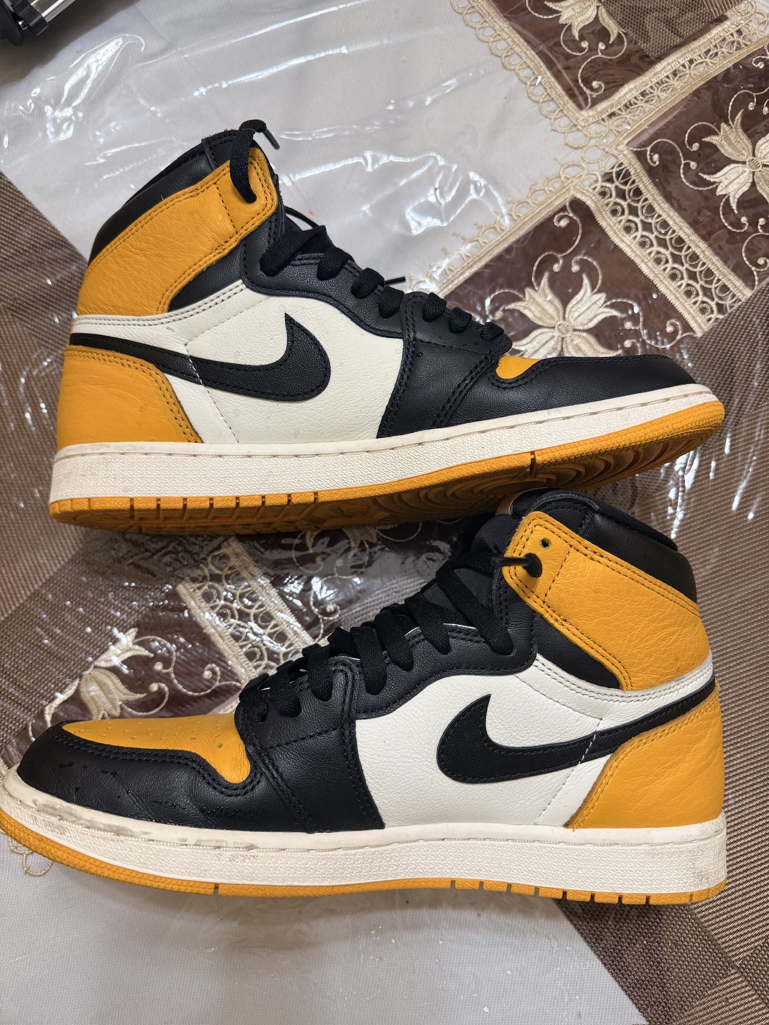 Air Jordan 1 Retro High OG Yellow Toe