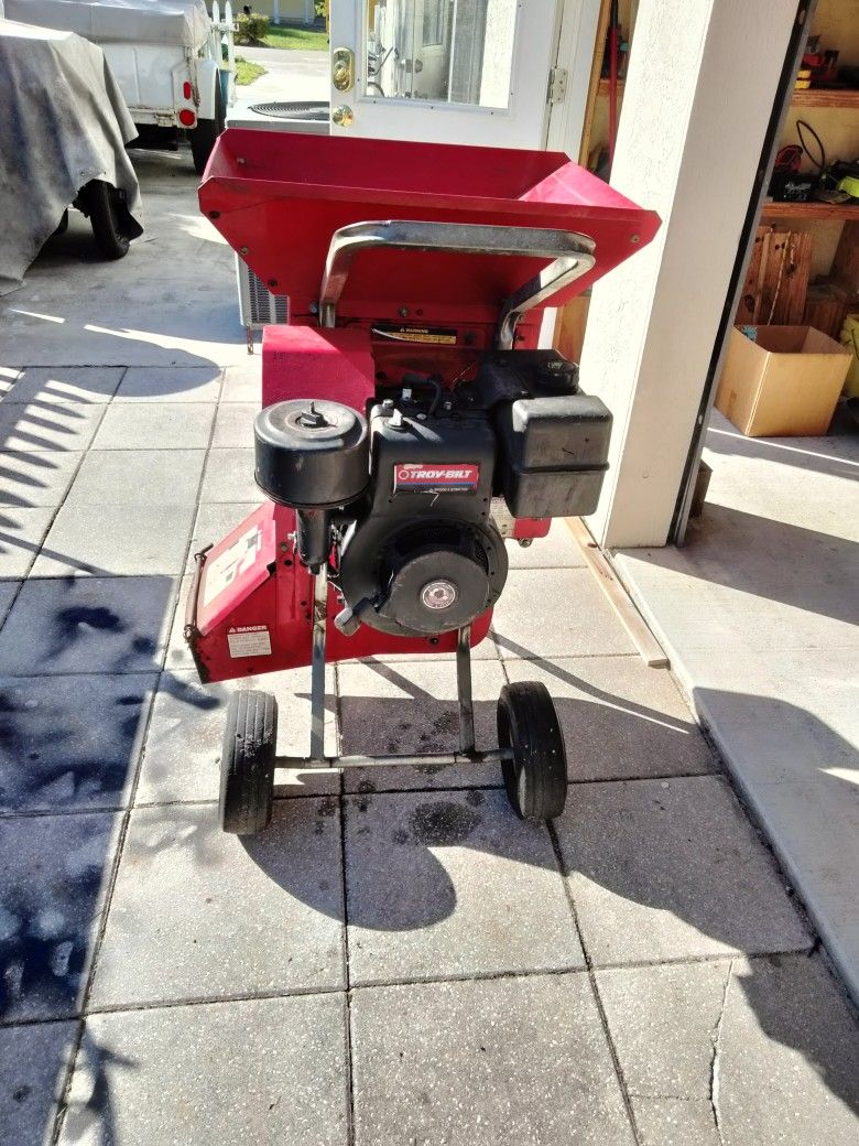 Troy Built Super Tomahawk Shredder Chipper 