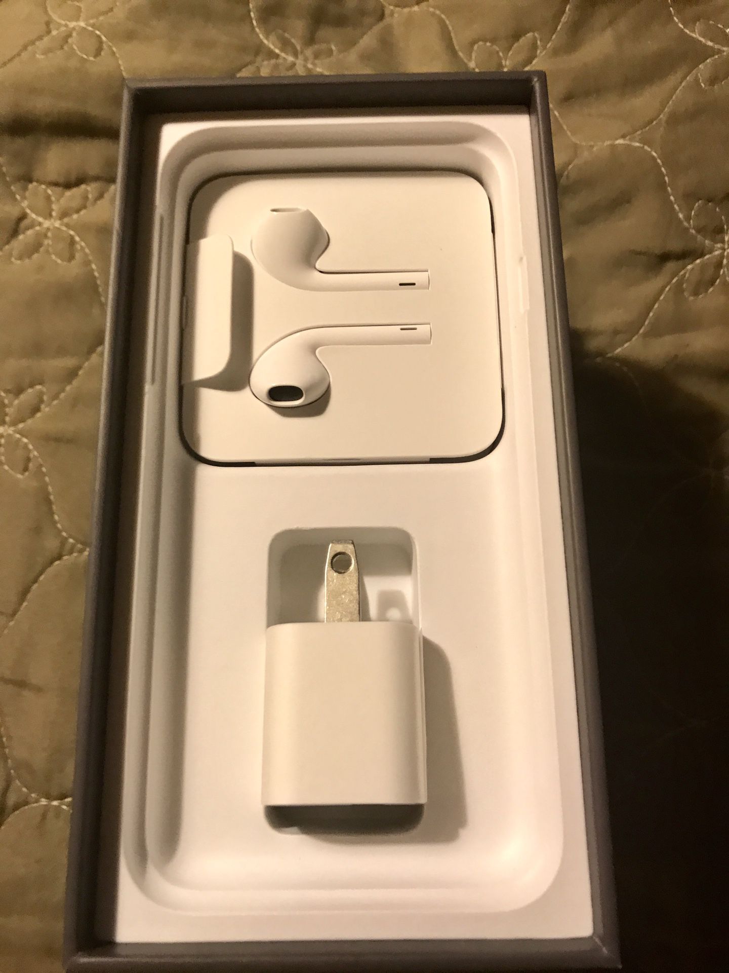 APPLE IPHONE 8 EAR PODS CHARGER SET NEW