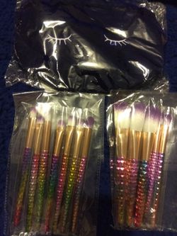 12 BEAUTIFUL MAKE UP BRUSHES WITH SMALL BAG NEW $25