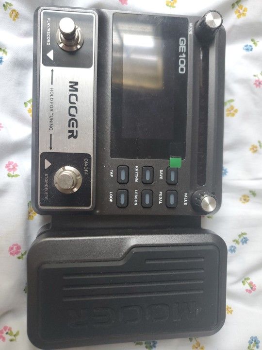 The MOOER GE100 Guitar Multi-Effects Processor Pedal