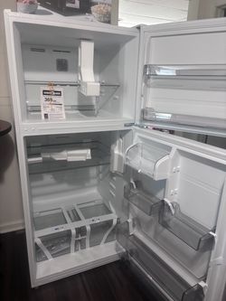 BRAND NEW-MST GO 4 SCHOOL CLOTHES-Midea 18.1 cu. ft. Top Freezer Refrigerator with 2 YEAR WARRANTY!!