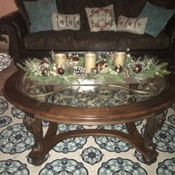 Living room center table see in good condition