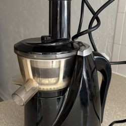 Hurom HU-100 Slow Masticating Juicer with Bins and Book