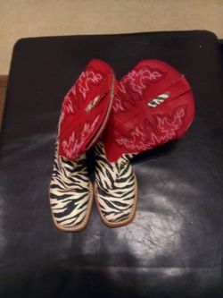 Little girls boots. Size 13