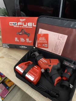 Milwaukee M12 FUEL 12-Volt Lithium-Ion Brushless Cordless HACKZALL Reciprocating Saw Kit w/ One 4.0Ah Batteries Charger & Tool Bag