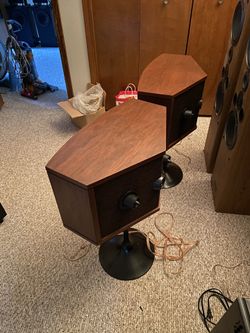 Pair Bose 901 Series V Speakers