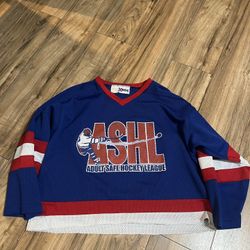 cropped adult Vintage hockey Jersey In great condition.