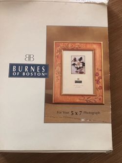 Burnes of Boston 5x7 Decorative Floral Picture Frame – New